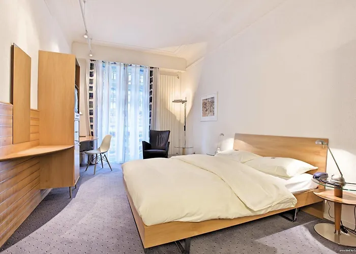 Nh The Bristol Hotel 4*