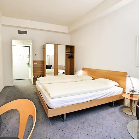 Nh The Bristol Hotel